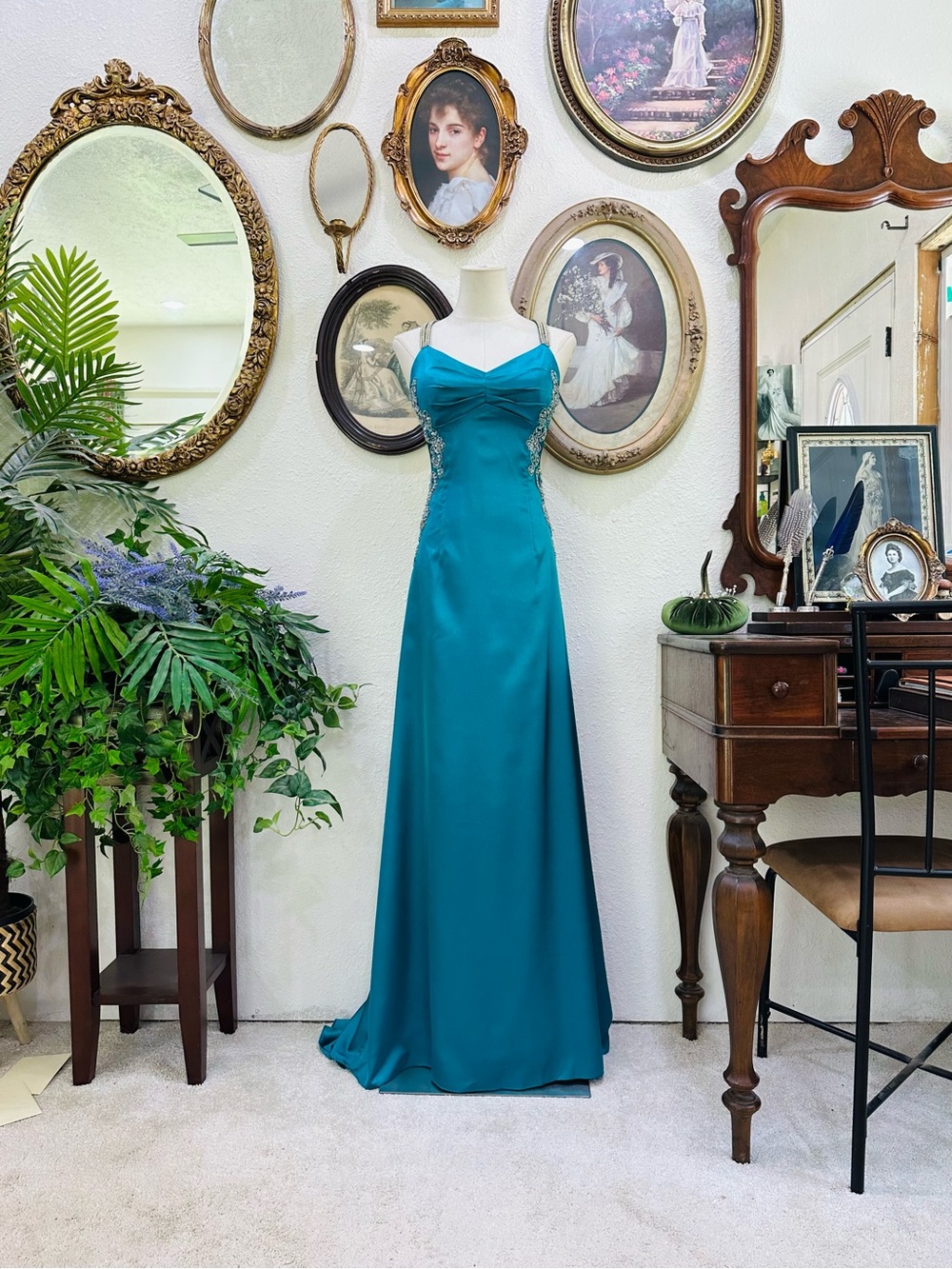 Elegant Teal Evening Gown - Sleeveless Formal Dress